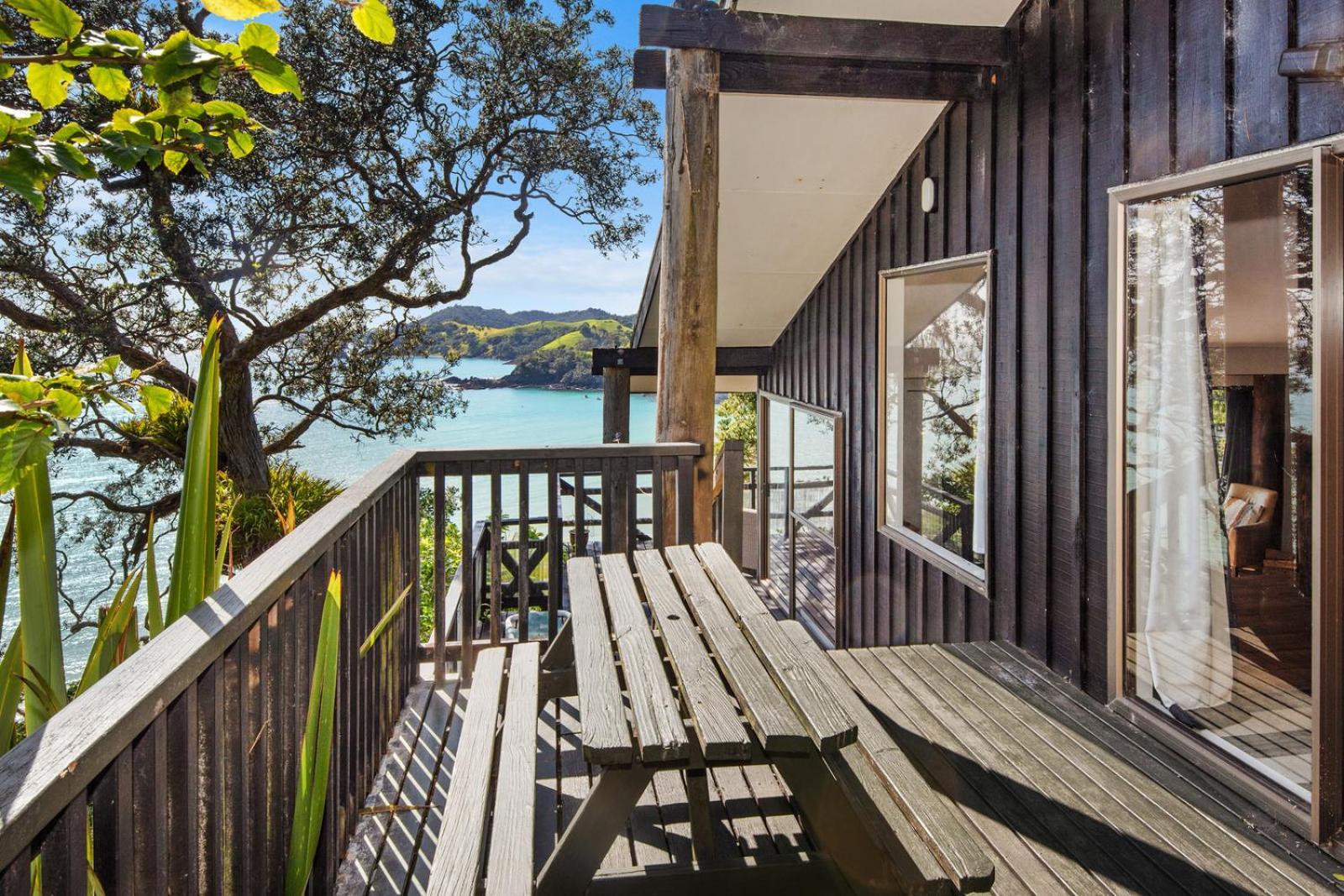 Bayview Beauty - Helena Bay Holiday Home Lyttelton Bagian luar foto